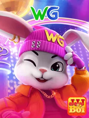 Usuário jogando no celular em ambiente confortável